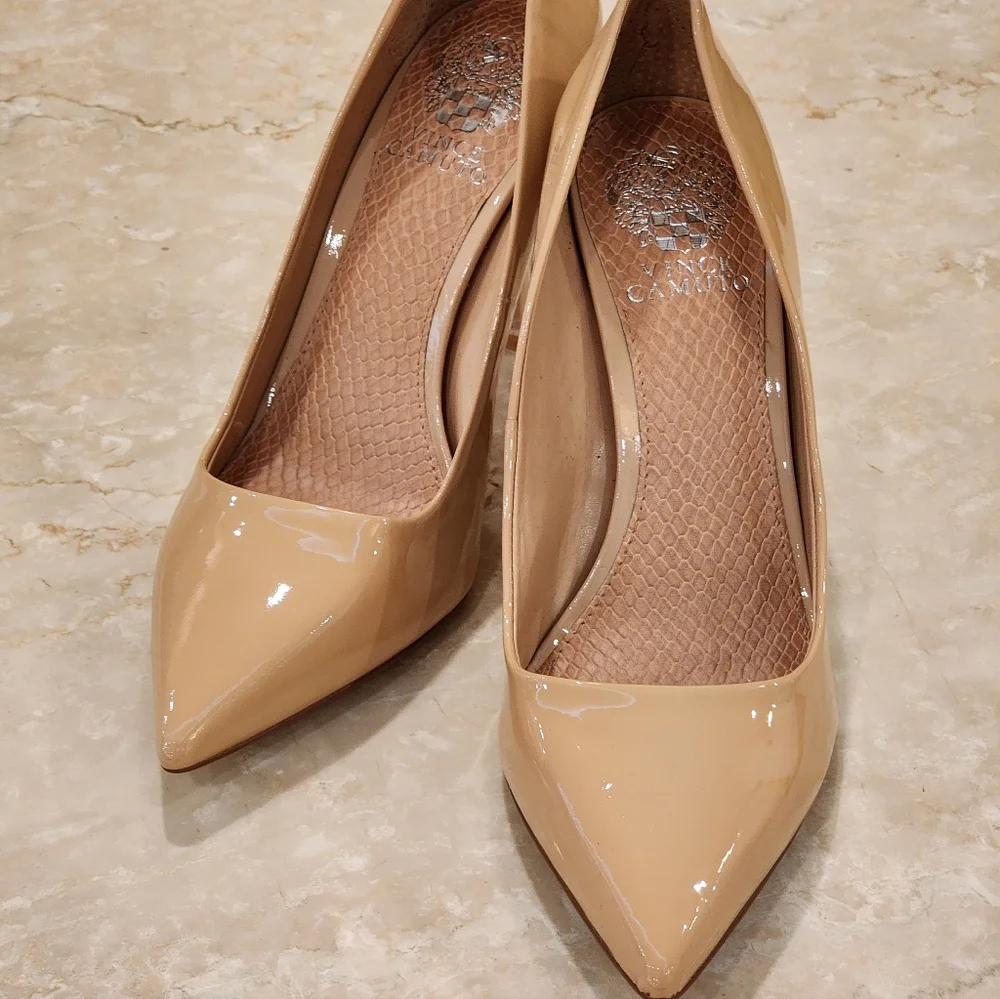 Vince Camuto Saventia Beige Patent Leather Flare-Heel Pumps Women's Size 9.5 - Picture 4 of 8